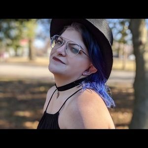 Meet your Posher, Alexis